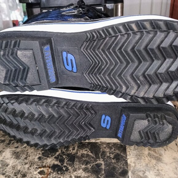 Skechers Insulated Duck Boots, Buffalo Plaid Blue, Size 10 - Picture 2 of 5